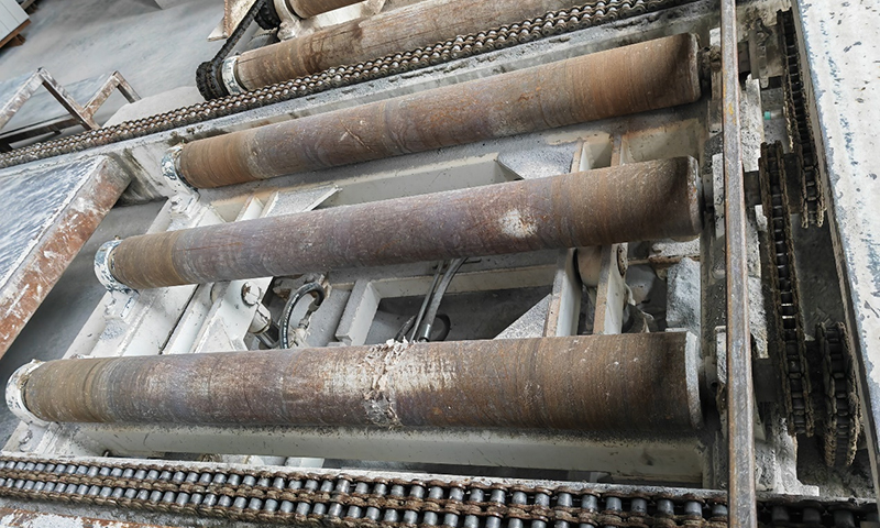 Dispozitiv de ridicare a paletelor